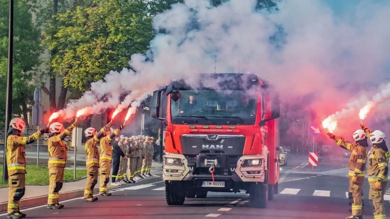 Zdjęcie (19) samochód ratowniczo-gaśniczy
